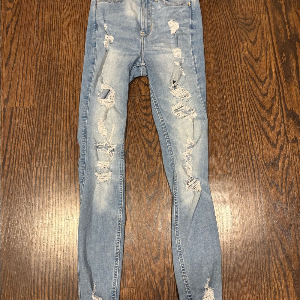 Hollister high-rise super skinny distressed jeans #distresseddenim 💓💓💓